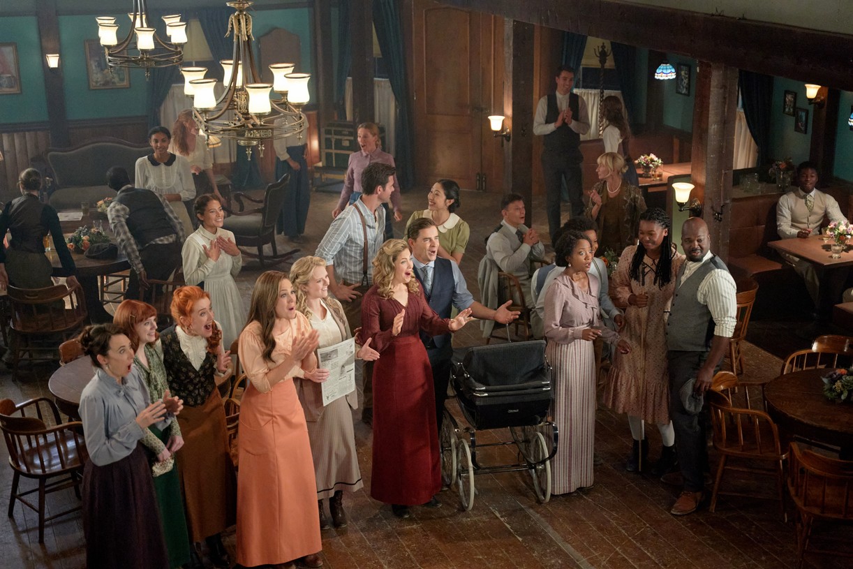 Hope Valley Gets A Town Radio in Hallmark Channel's 'When Calls The Heart'