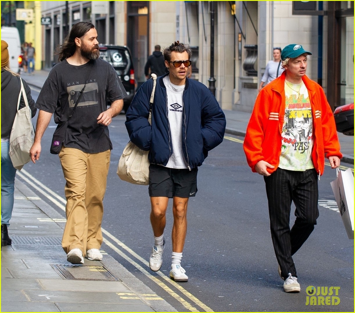 Harry Styles Enjoys an Afternoon Out in SoHo, Catches Up With Some Musical Friends