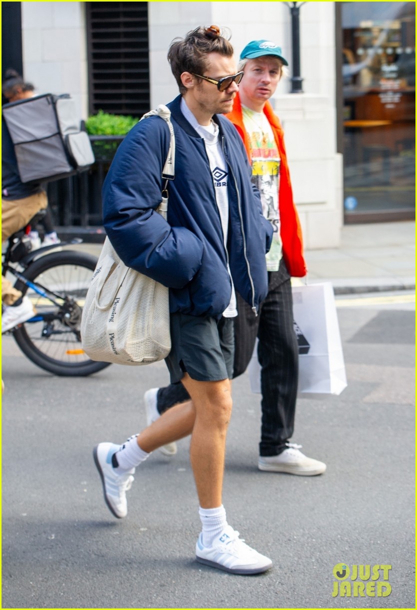 Harry Styles Enjoys an Afternoon Out in SoHo, Catches Up With Some Musical Friends