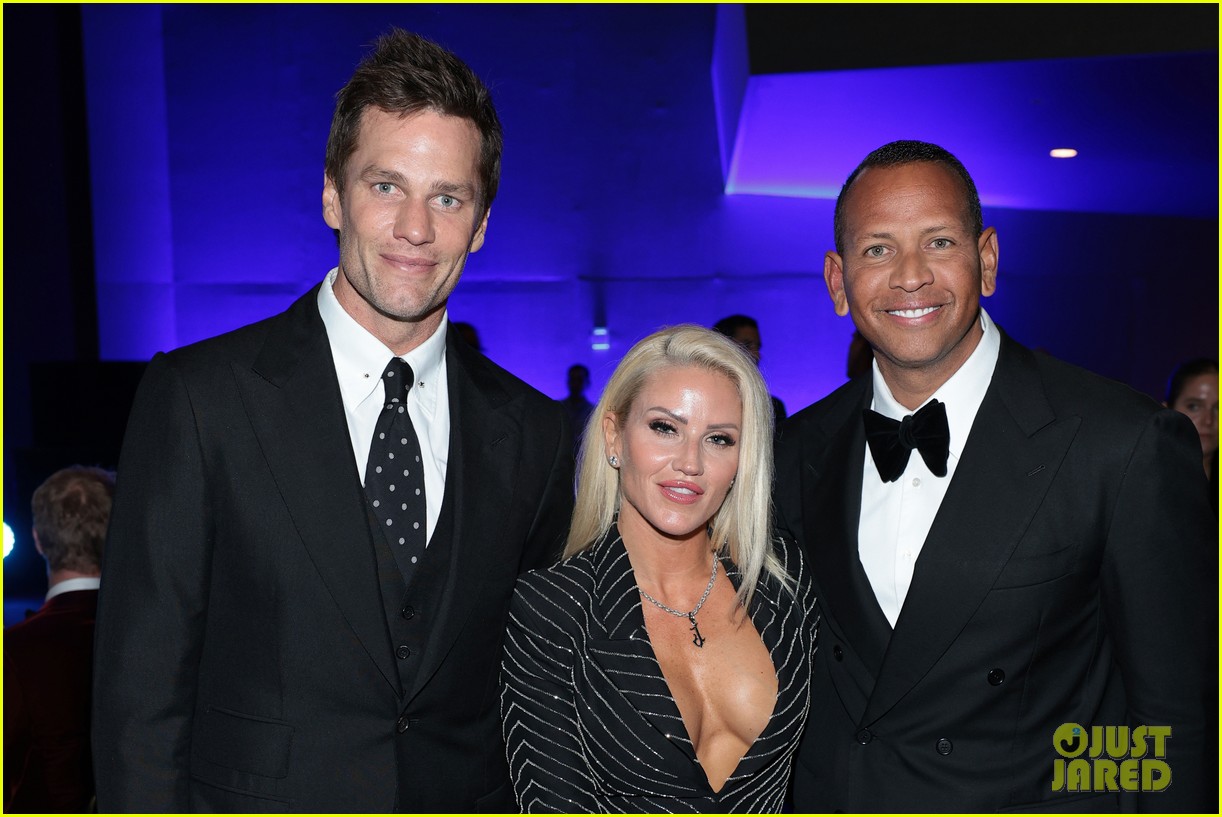Kim Kardashian & Tom Brady Get 'Flirty' While Bidding on Expensive Painting (Report)