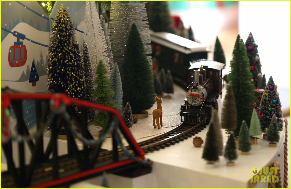 First Lady Jill Biden Unveils White House 2023 Holiday Decorations, Reveals This Year's Theme