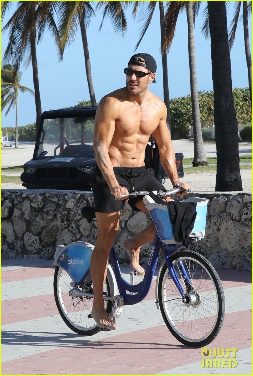 Chris Appleton Bares Ripped Body at the Beach in Miami Amid Divorce from Lukas Gage