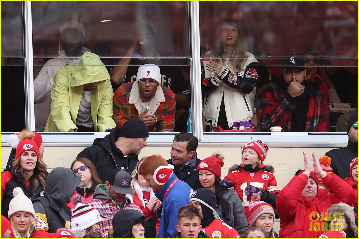 Inside Taylor Swift's Chiefs Game Suite: Who's Sitting With Her on New Year's Eve?