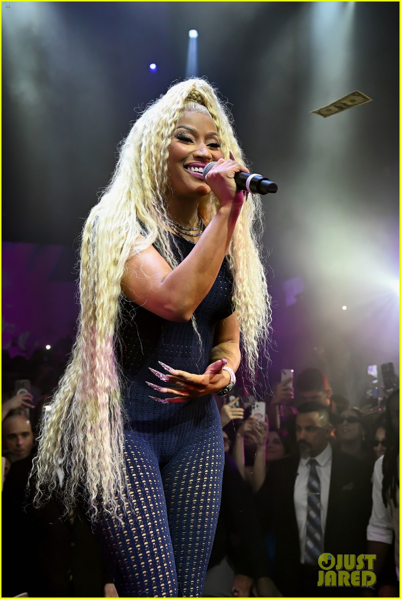 Nicki Minaj Refuses to Perform 'Starships' at NYE Show, Calls It a 'Stupid Song'