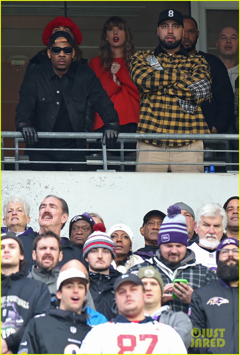 Inside Taylor Swift's Suite at Chiefs-Ravens Game: Who's She Sitting With at Sunday's Game?