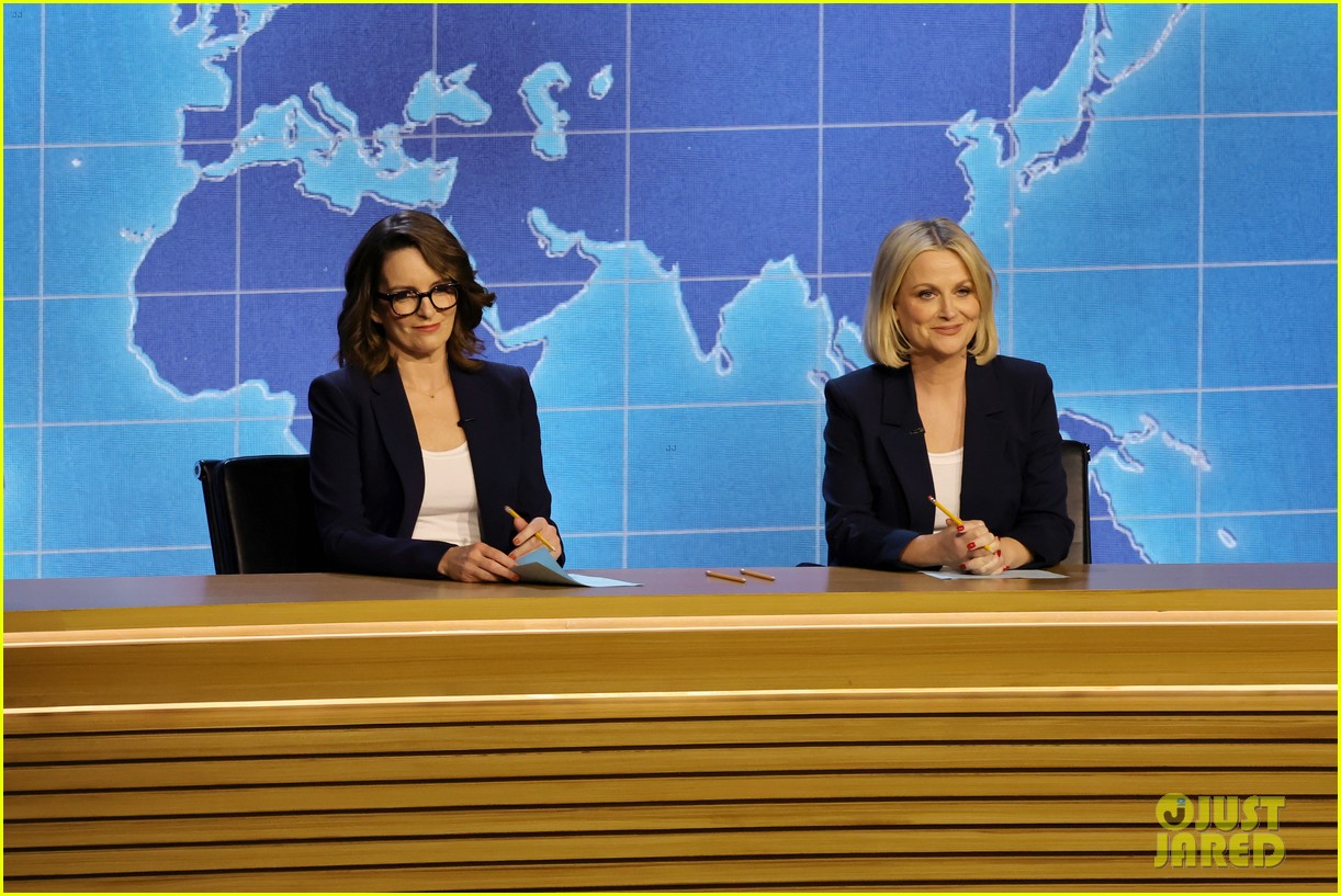 Amy Poehler & Tina Fey Throw Back to Their 'SNL' Days While Presenting at Emmy Awards 2023