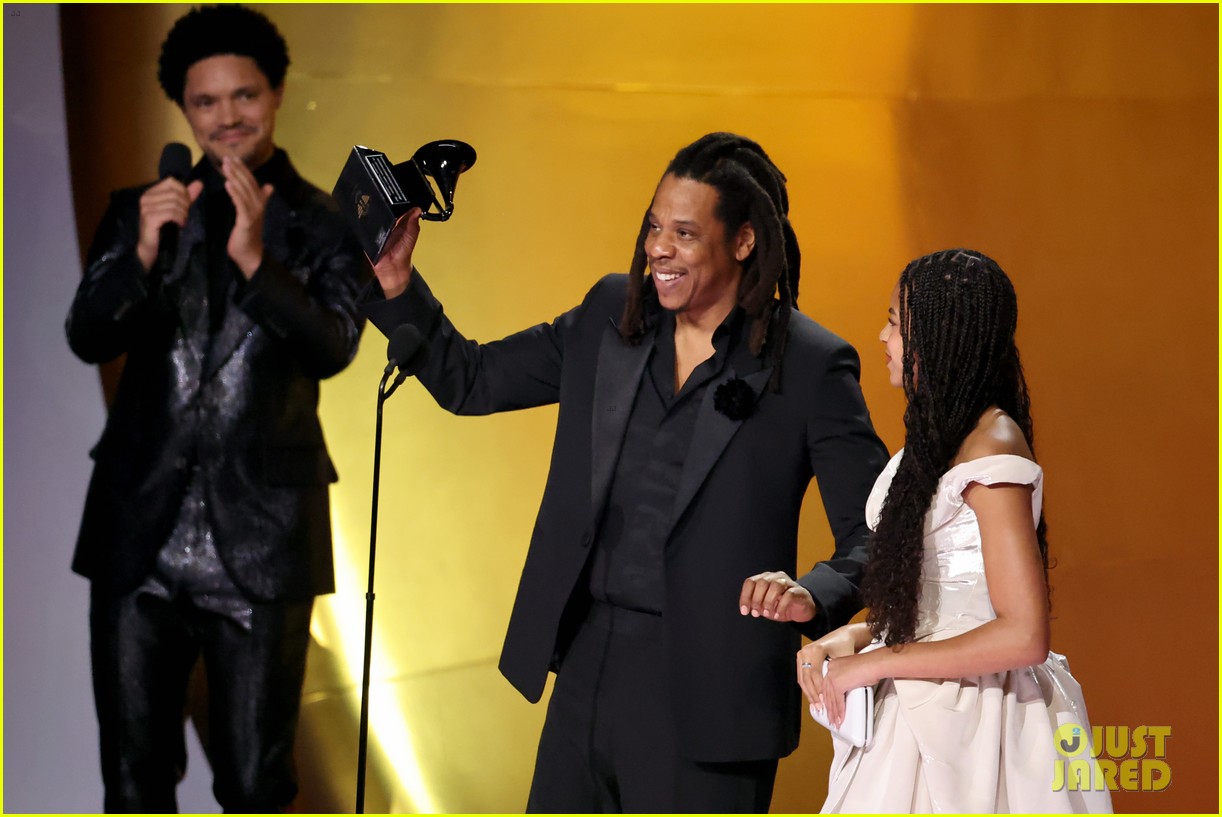 Blue Ivy Carter Looks So Grown Up as Dad Jay-Z Accepts Dr. Dre Global  Impact Award at Grammys 2024 - Just Jared - Celebrity News and Gossip |  Entertainment
