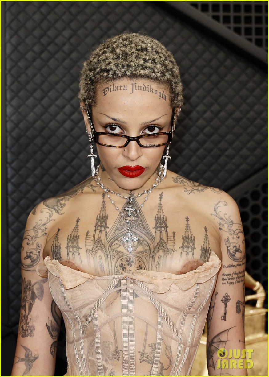 Doja Cat Shows Off Lots of Skin in Daring Grammys 2024 Look!
