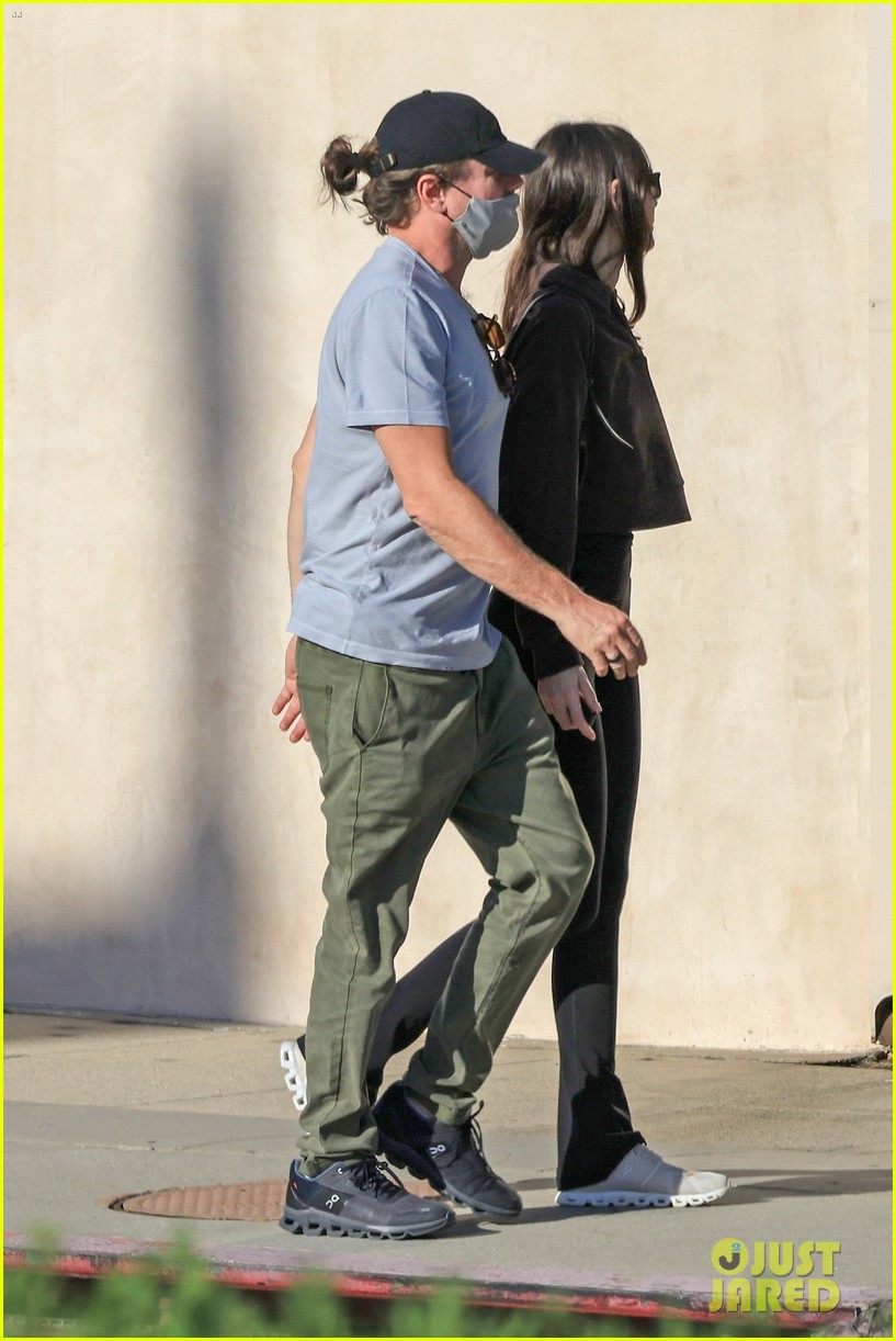 Leonardo DiCaprio Sports Man Bun During Day Out with Girlfriend Vittoria Ceretti