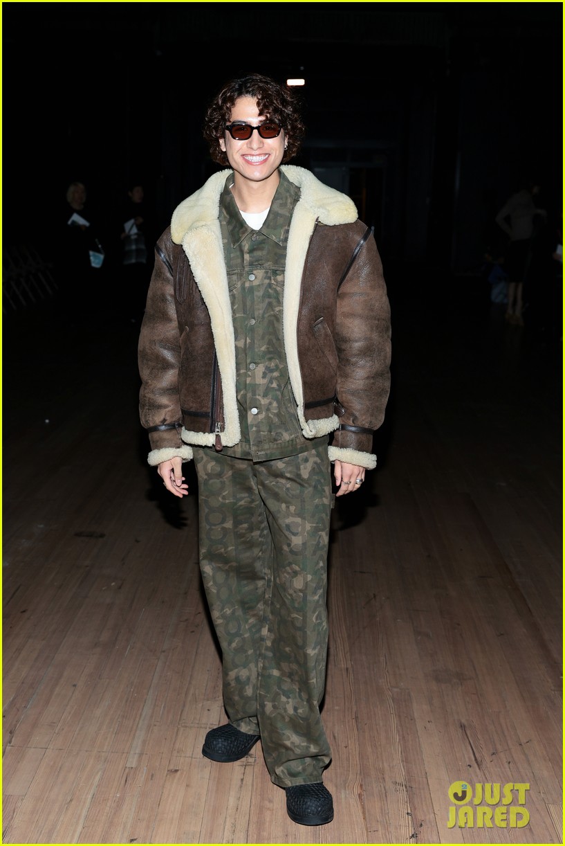 Dakota Fanning, Kathryn Newton & More Stars Attend Marc Jacobs Runway Show in NYC