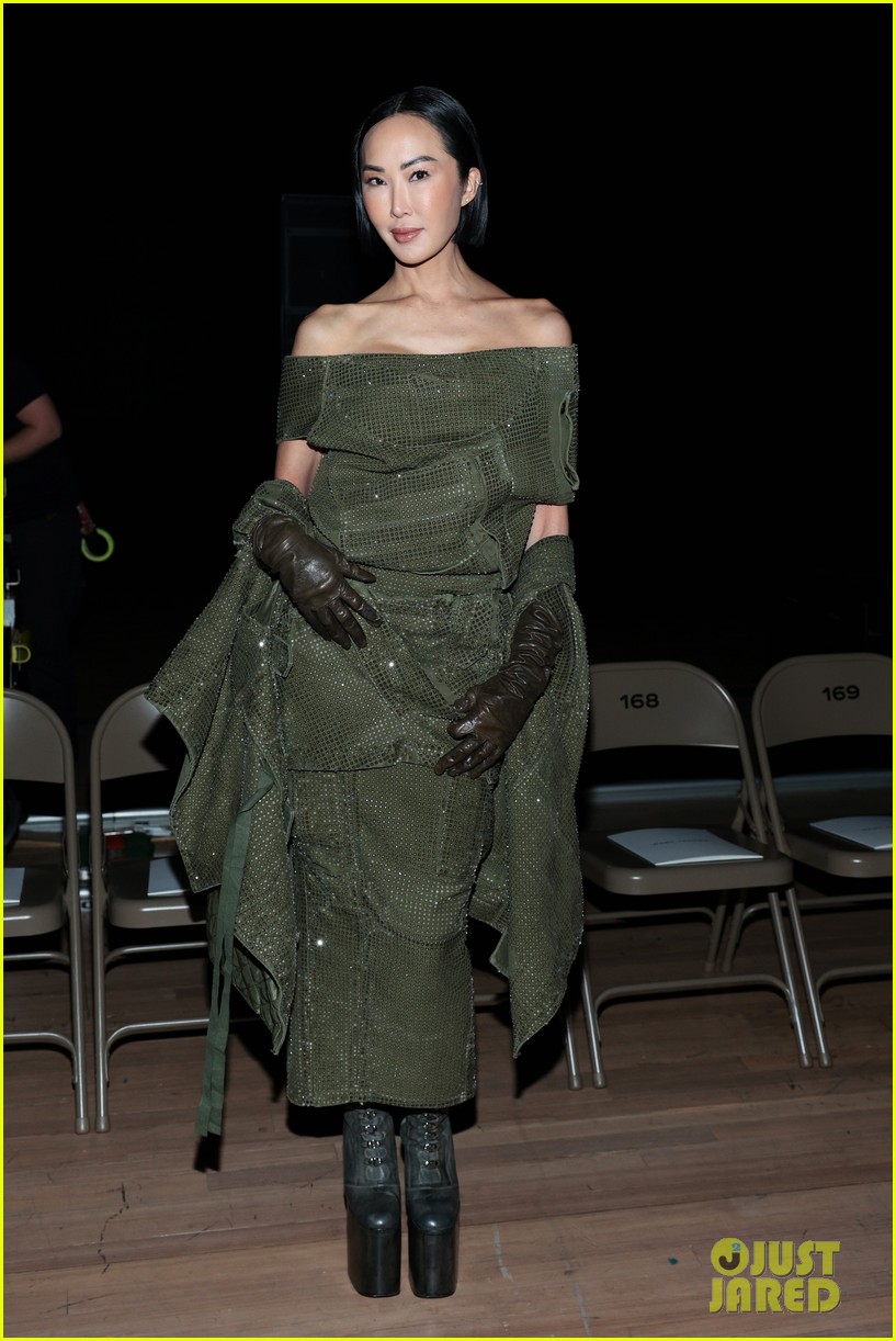 Dakota Fanning, Kathryn Newton & More Stars Attend Marc Jacobs Runway Show in NYC