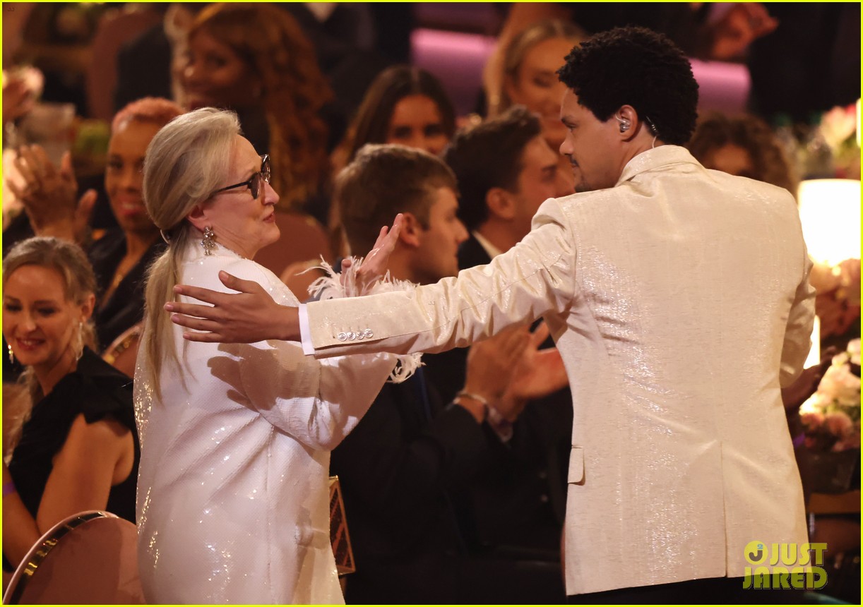 Meryl Streep Arrives Late to Grammys 2024, Interrupts Trevor Noah's Monologue (Video)