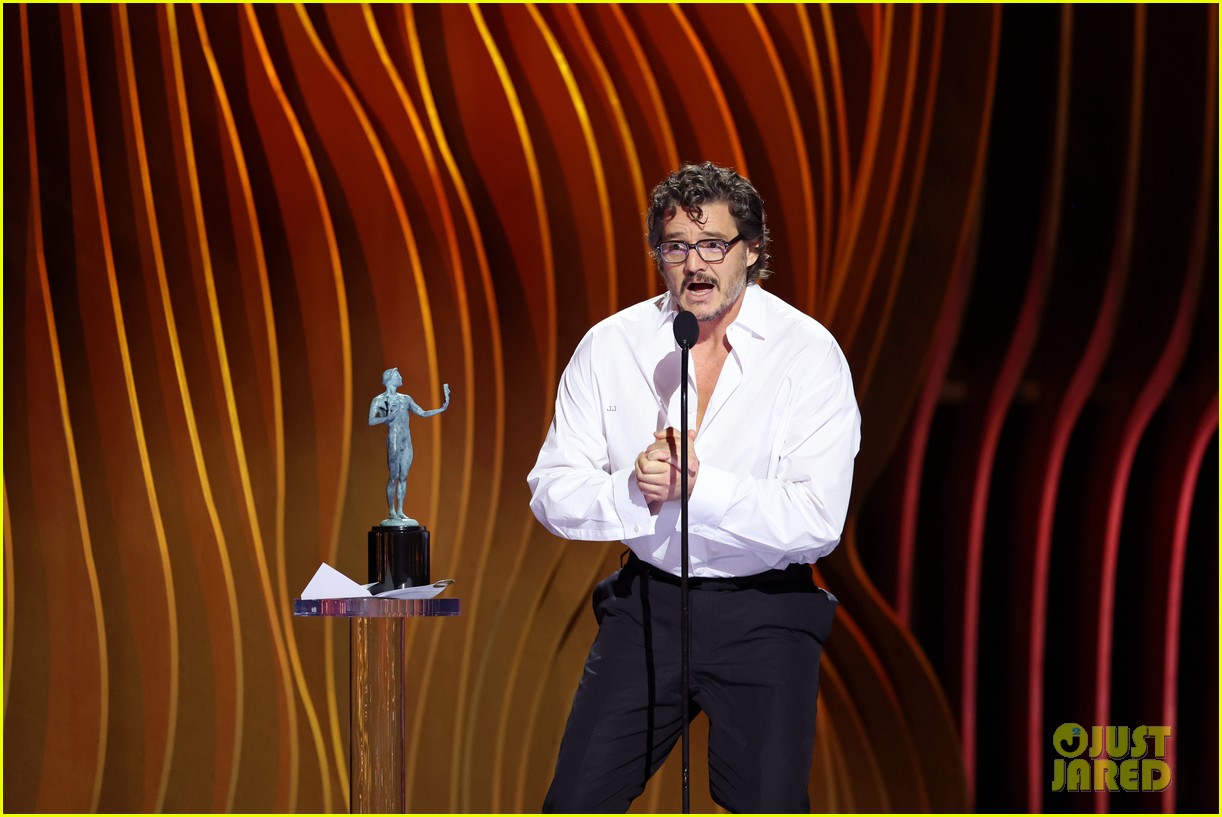 Pedro Pascal Jokes He's a 'Little Drunk' While Accepting Best TV Drama Actor Award at SAG Awards 2024 (Video)