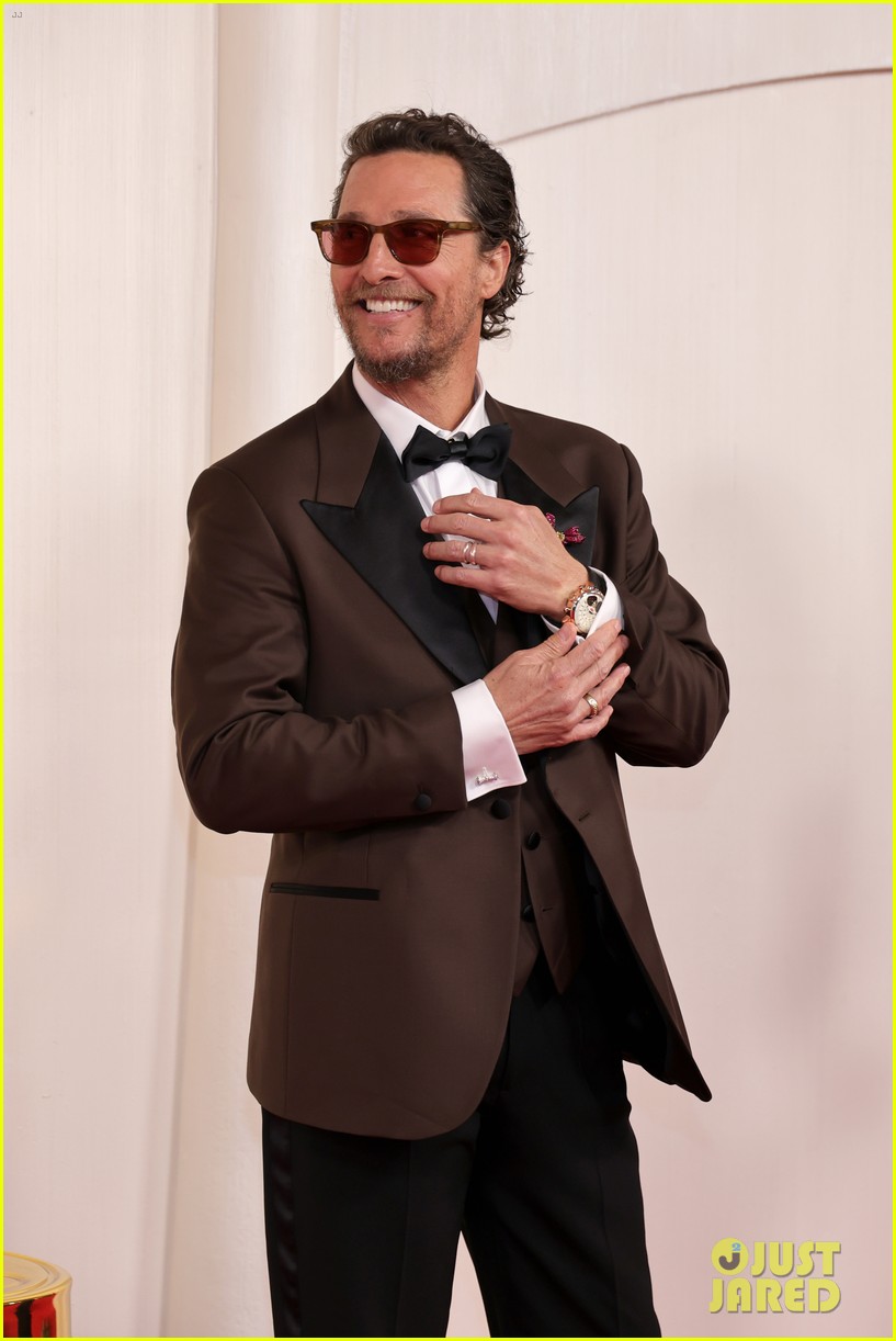 Matthew McConaughey, Brendan Fraser, Mahershala Ali, & More Past Winners Arrive at Oscars 2024