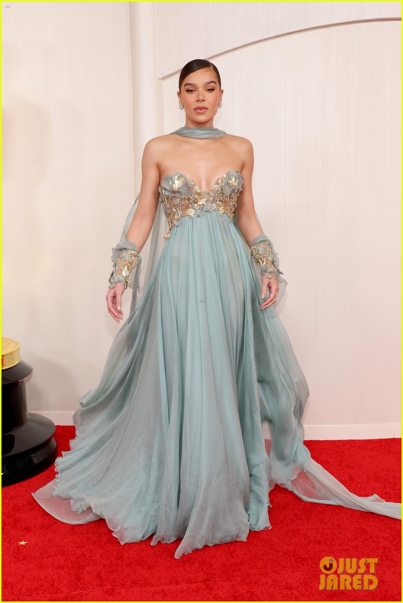 oscars blue dress Regina King Wore a Sparkling Blue Gown to the Oscars