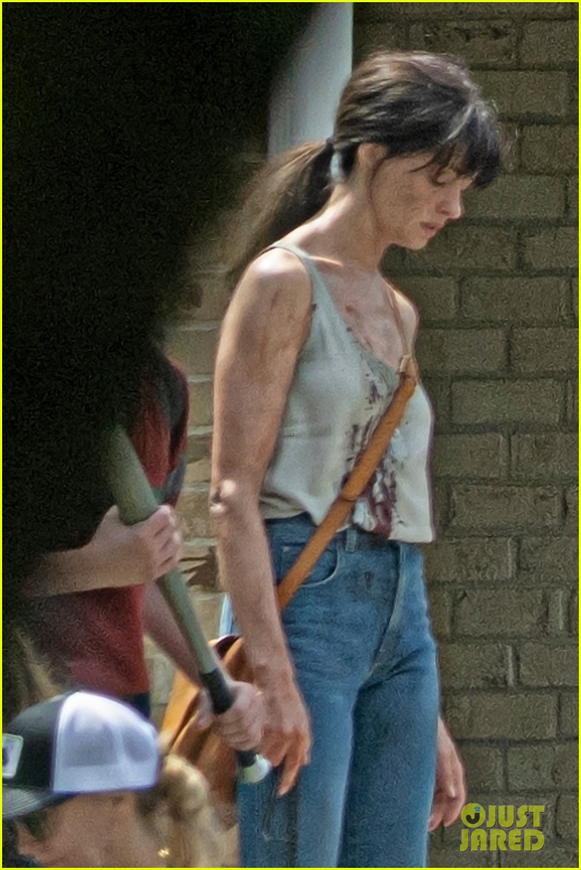 Blood-Covered Anne Hathaway Wields Fireplace Poker as Weapon While Filming 'Flowervale Street'