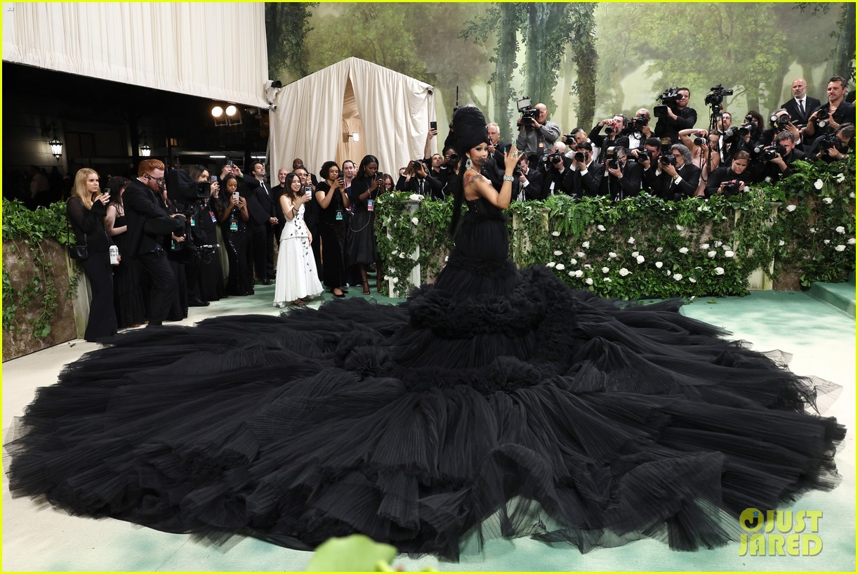Cardi B's Super Long Dress Required Some Assistance at Met Gala 2024! - Just Jared - Celebrity News and Gossip | Entertainment Cardi B's Super Long Dress Required Some Assistance at Met Gala 2024! - Just Jared - Celebrity News and Gossip | Entertainment