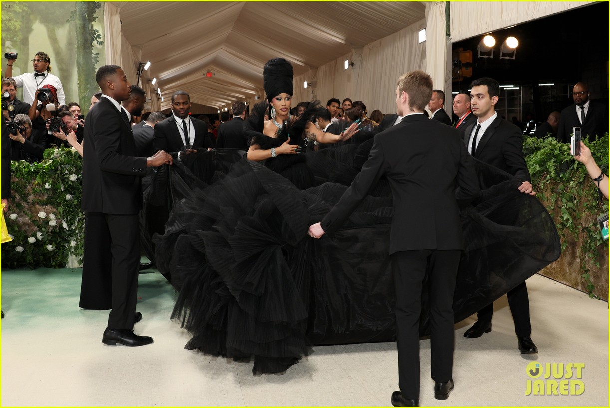 Cardi B's Super Long Dress Required Some Assistance at Met Gala 2024!