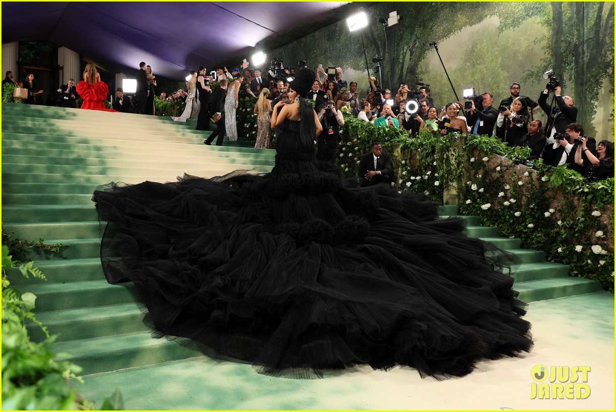 cardi b long dress Cardi B's Super Long Dress Required Some Assistance at Met Gala 2024! -  Just Jared - Celebrity News and Gossip