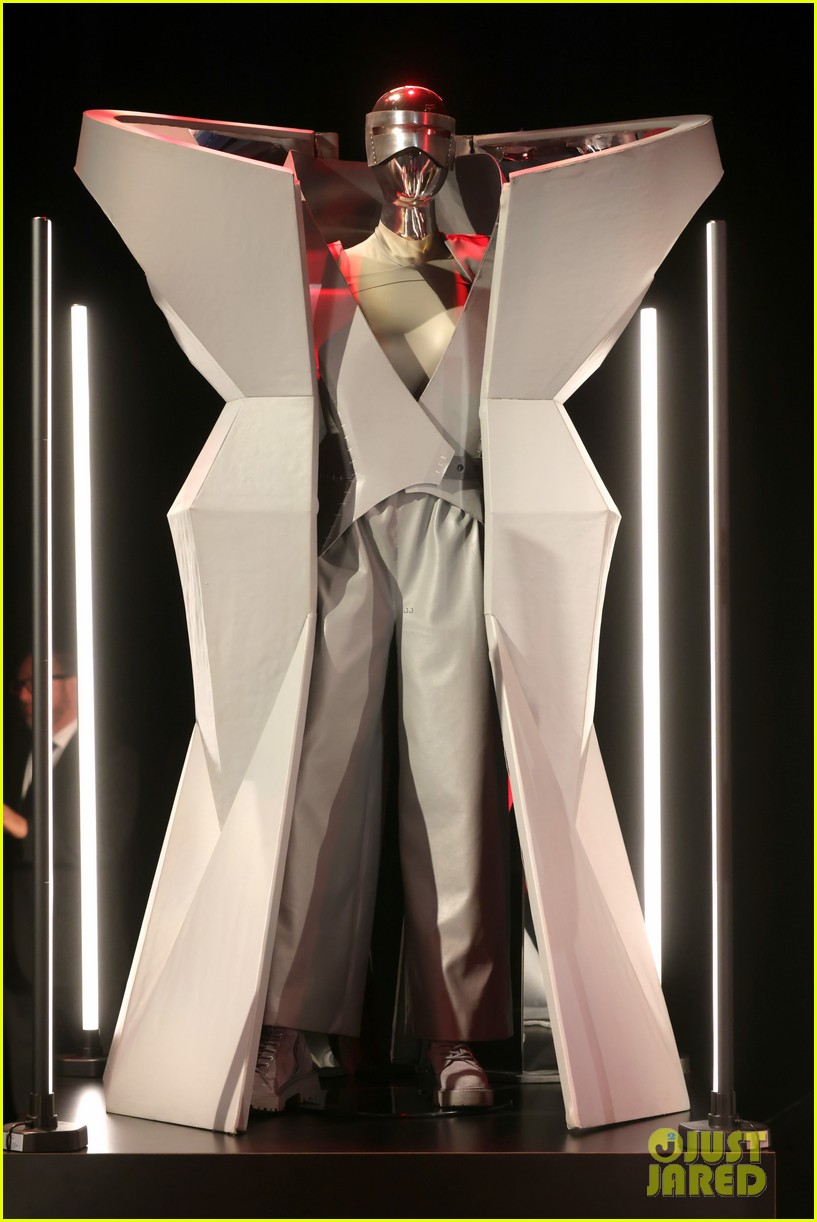 lady gaga car parts dress Lady Gaga Goes Full 'Transformers' Mode In a Car Part Dress