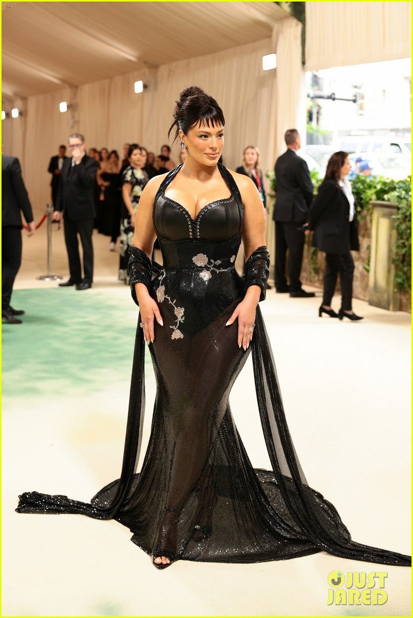 Ashley Graham Kicks Off Met Gala 2024 Red Carpet, Will Host Vogue's Official Stream