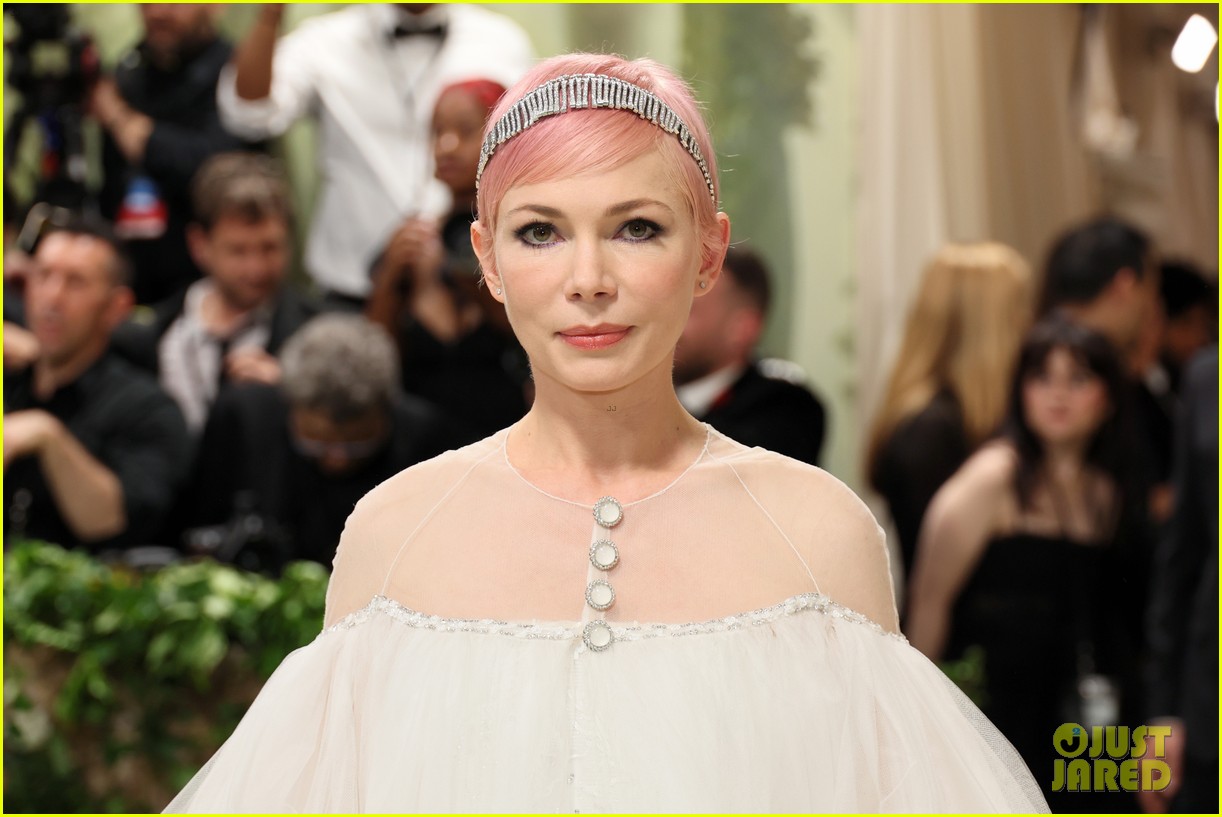 Michelle Williams Debuts New Bright Pink Hair on Met Gala 2024 Red Carpet!
