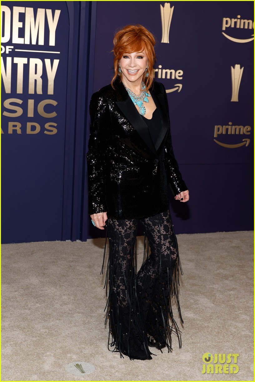 Reba McEntire Gets Support from Boyfriend Rex Linn at ACM Awards 2024