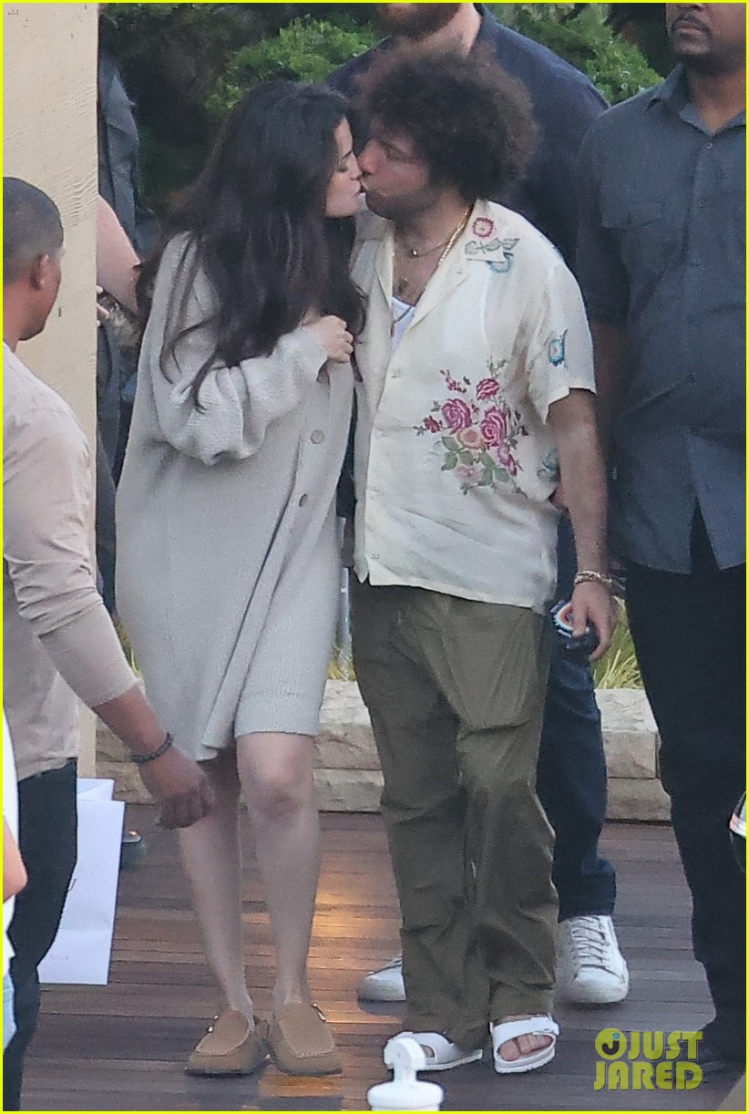 Selena Gomez & Benny Blanco Share Sweet Kiss During Date Night in Malibu