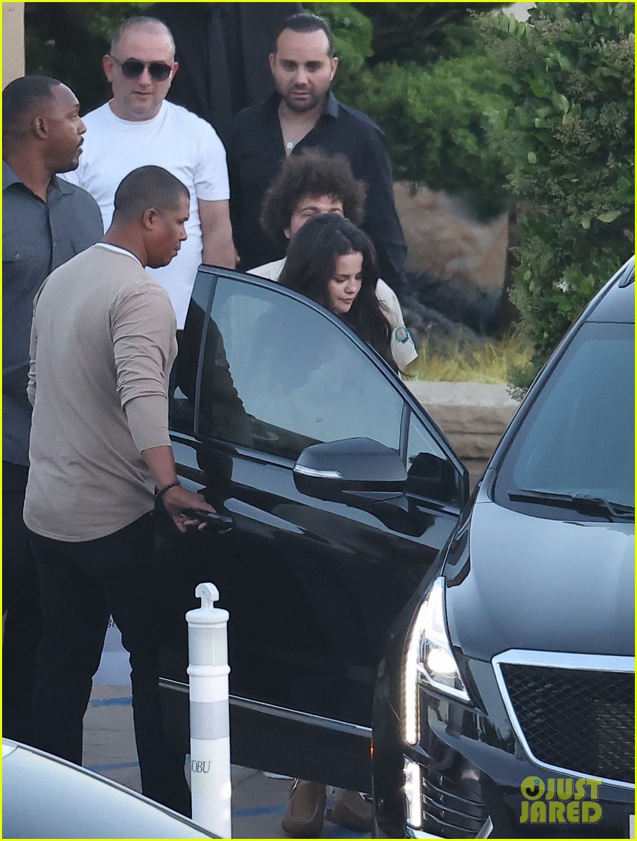 Selena Gomez & Benny Blanco Share Sweet Kiss During Date Night in Malibu