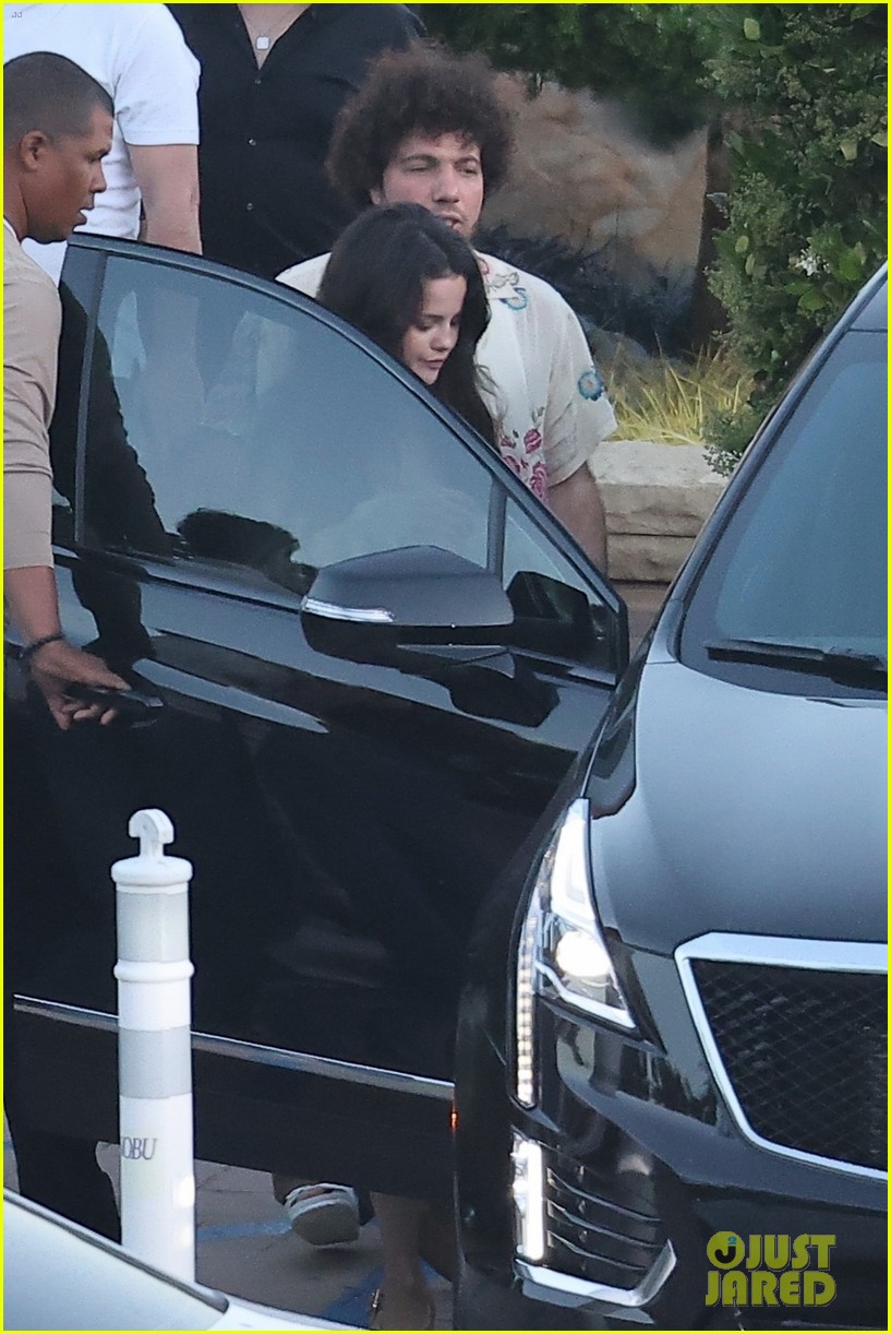 Selena Gomez & Benny Blanco Share Sweet Kiss During Date Night in Malibu