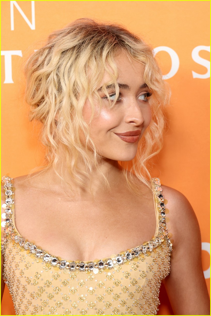 Joey King Cheers On BFF Sabrina Carpenter at Variety Celebration Alongside Sister Hunter King!