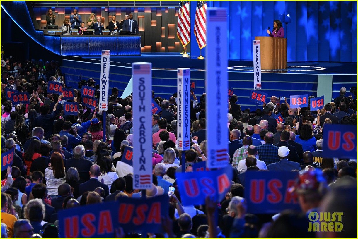 Oprah Winfrey Urges Fellow Independent Voters to Choose Kamala Harris During Passionate DNC Speech (Video)