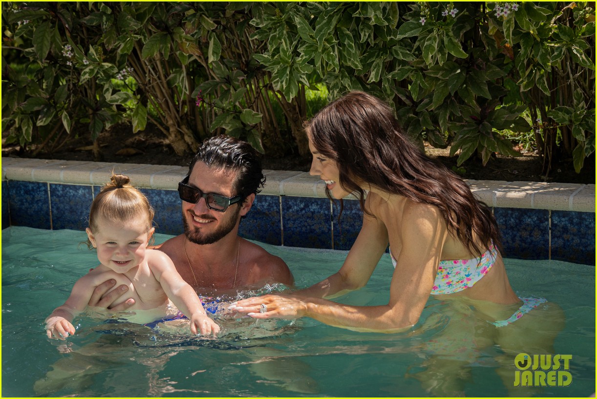 'DWTS' Couple Val Chmerkovskiy & Jenna Johnson Enjoy Family Time With Their Son in the Caribbean