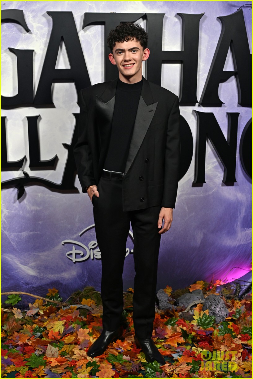 Kathryn Hahn & Joe Locke Attend Immersive 'Agatha All Along' Premiere in London!