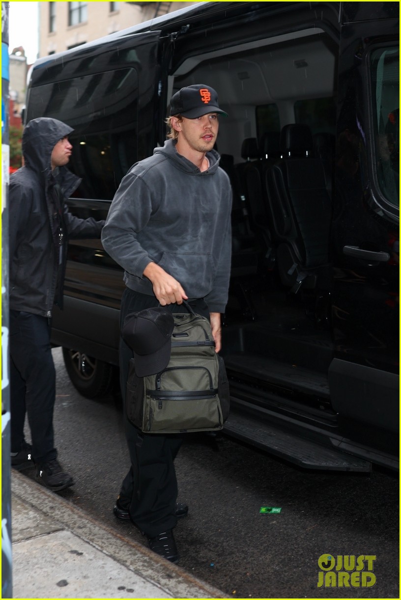 Austin Butler & Bad Bunny Get to Work on New Movie 'Caught Stealing' - See First Set Photos!