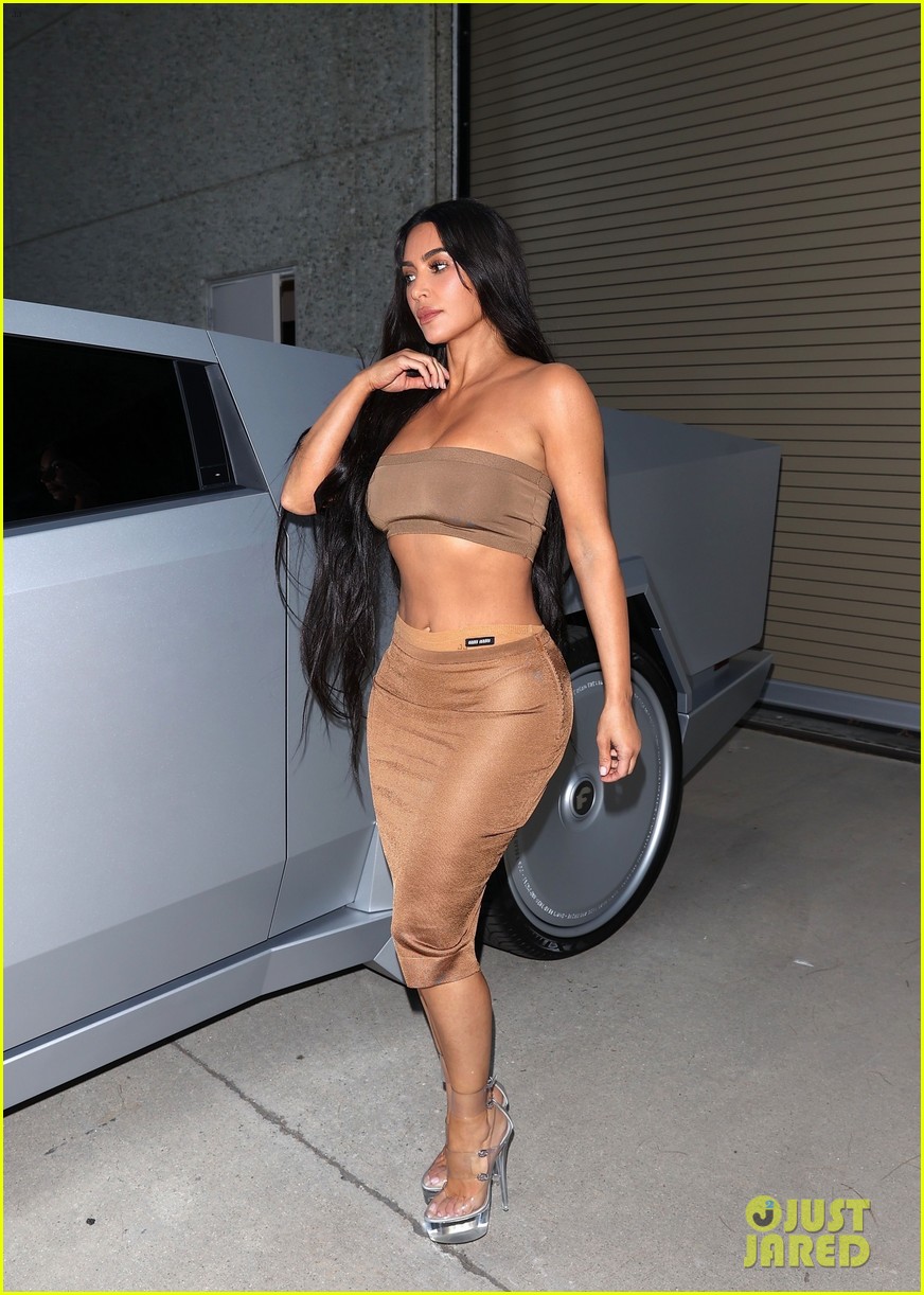 Kim Kardashian Debuts Extra Long Hair, Rocks Crop Top & Fitted Skirt