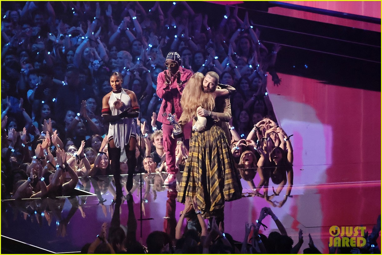 Taylor Swift Remembers 9/11 in First VMAs Acceptance Speech, Says Honoring Those We Lost Is 'Most Important Thing'