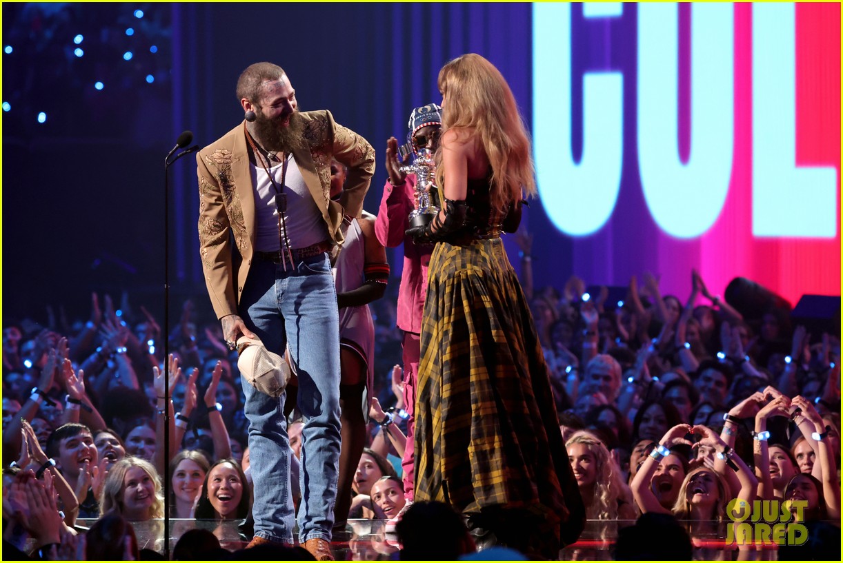 Taylor Swift Remembers 9/11 in First VMAs Acceptance Speech, Says Honoring Those We Lost Is 'Most Important Thing'