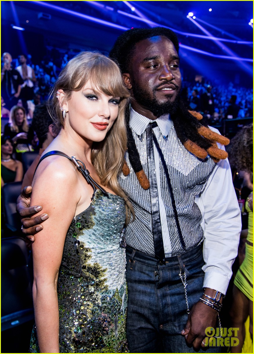 Taylor Swift Changes Into Second Dress at VMAs 2024, Snaps Photos with Other Artists in the Audience
