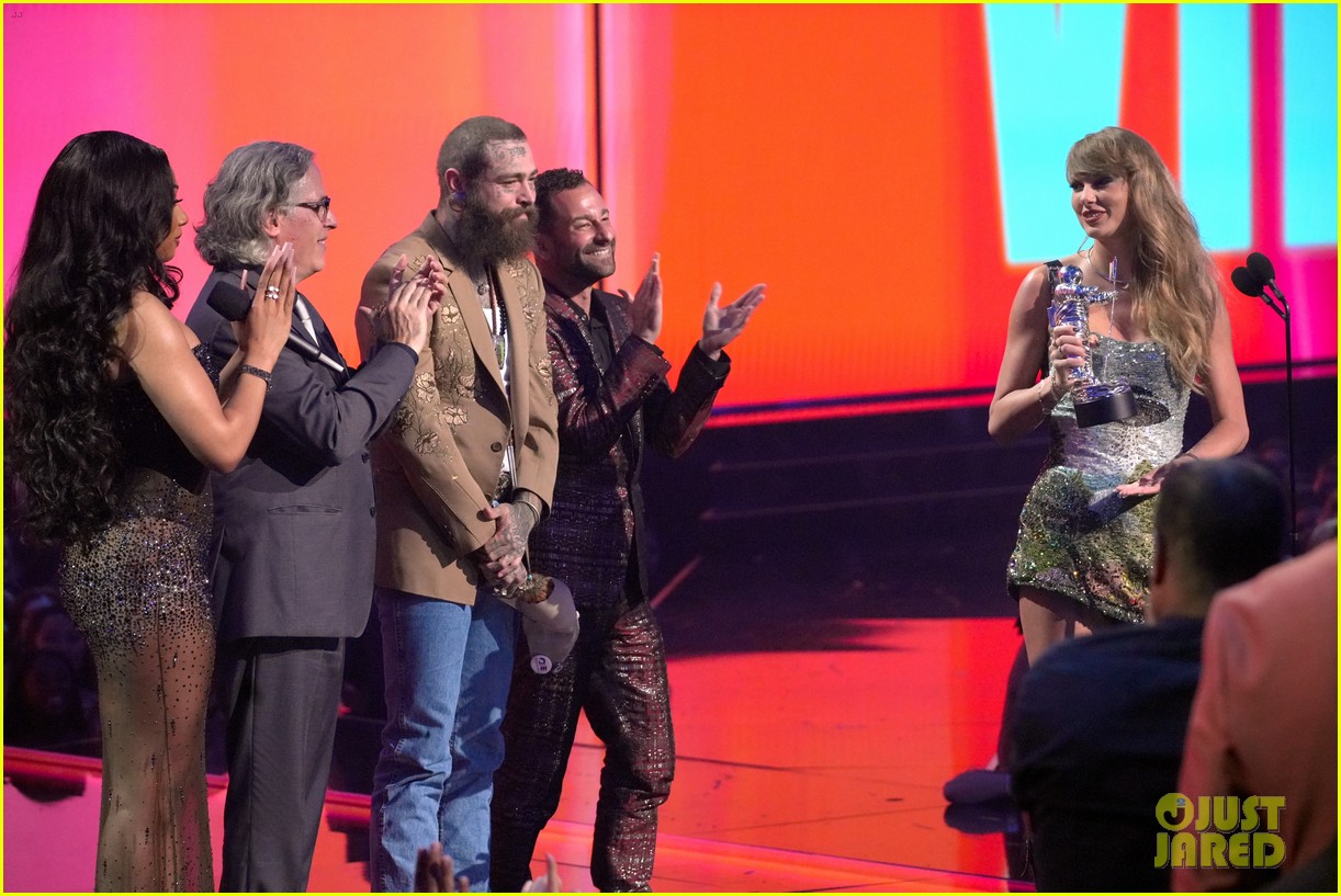 Taylor Swift Thanks Boyfriend Travis Kelce for His 'Magic' During VMAs Speech, Breaks Beyonce's Record for Most Wins Ever