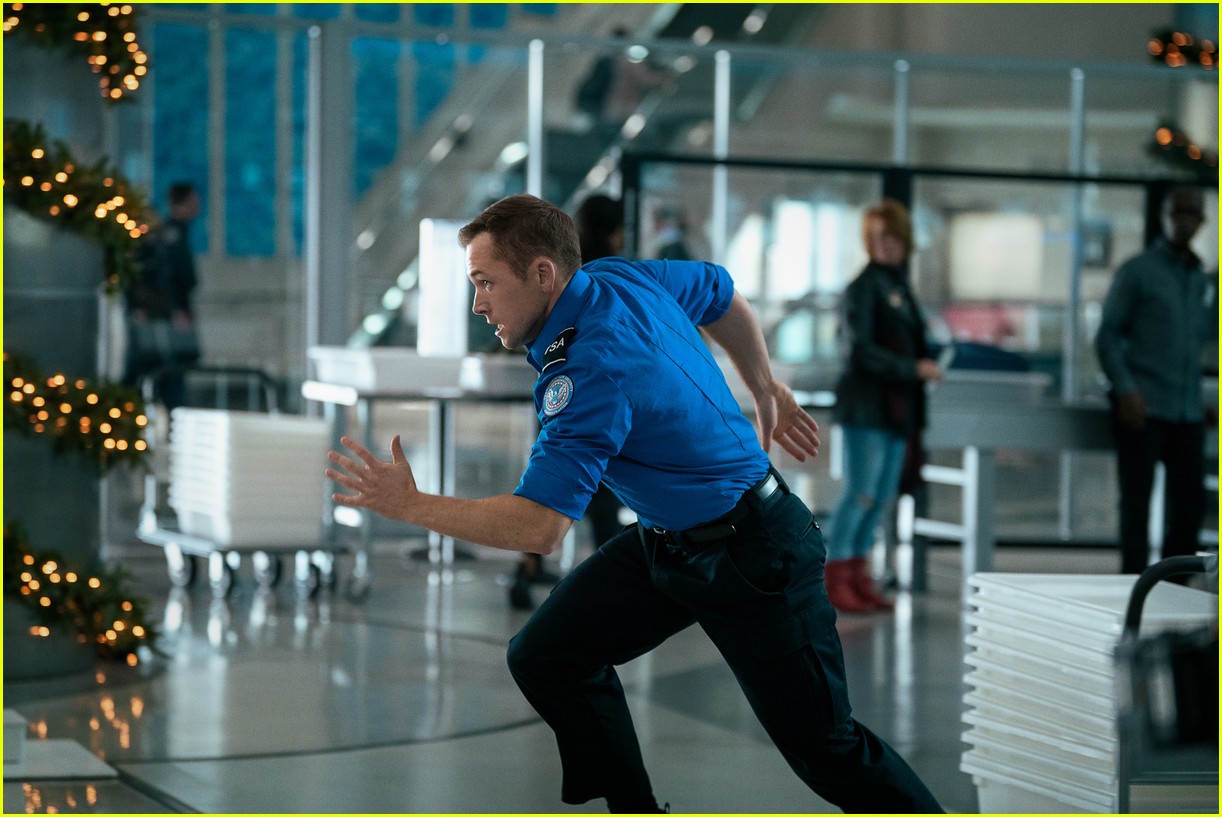 Netflix's 'Carry-On' Trailer Teases Jason Bateman as a Mastermind Behind an Airport Scare - Watch Now