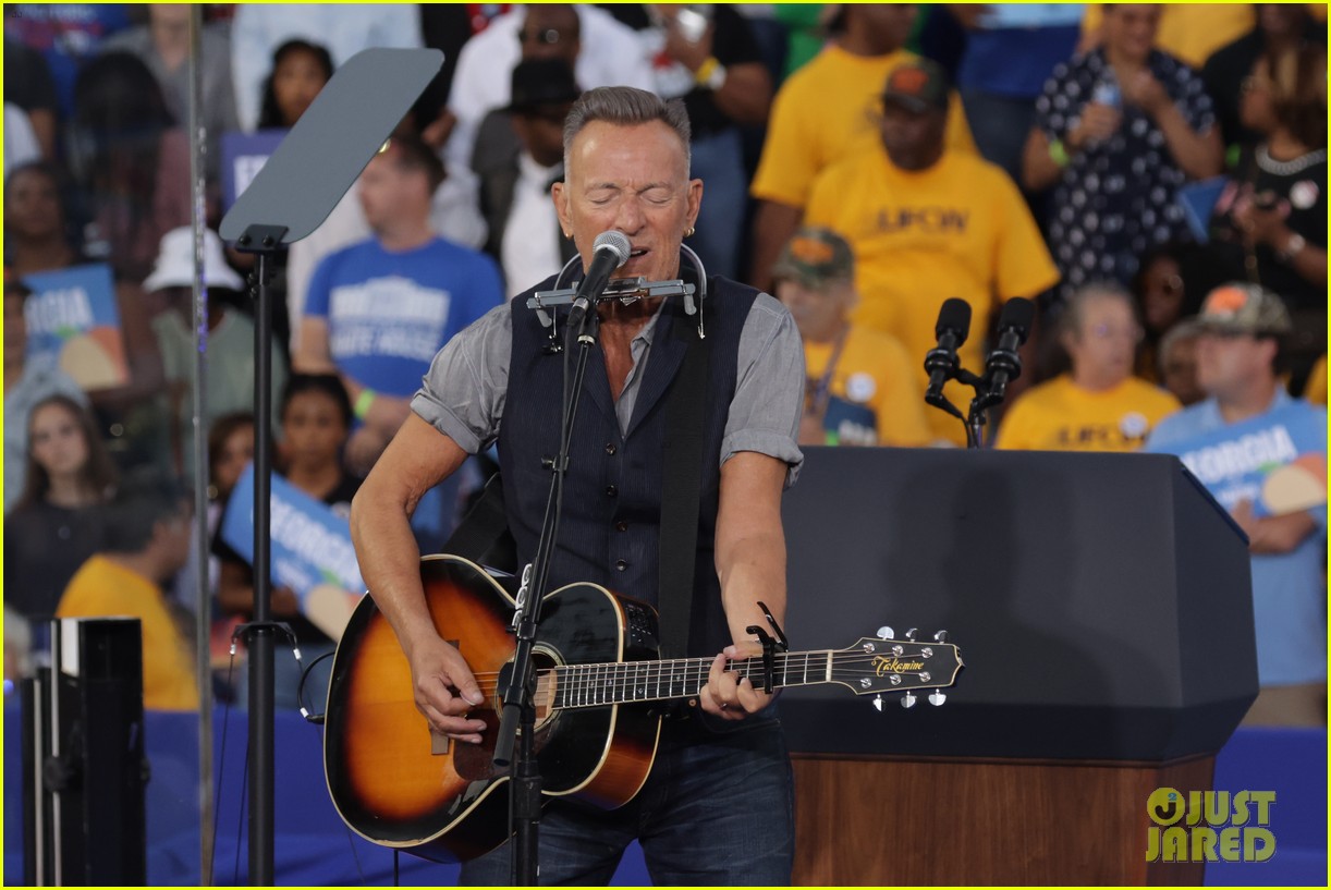 Bruce Springsteen Performs at Kamala Harris Rally in Georgia, Slams Donald Trump as 'American Tyrant'
