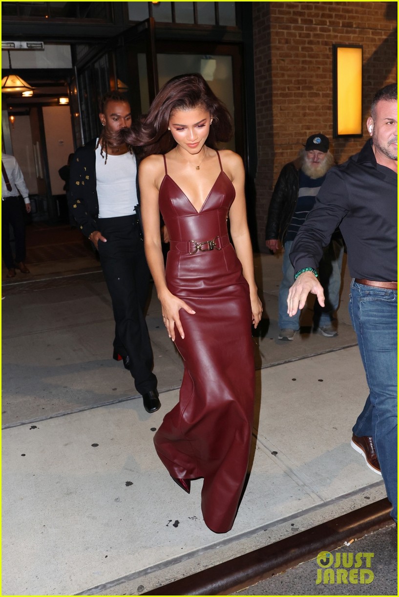 Zendaya & Tom Holland Match in Maroon for NYC Date Night! - Just Jared - Celebrity News and Gossip | Entertainment Zendaya & Tom Holland Match in Maroon for NYC Date Night! - Just Jared - Celebrity News and Gossip | Entertainment
