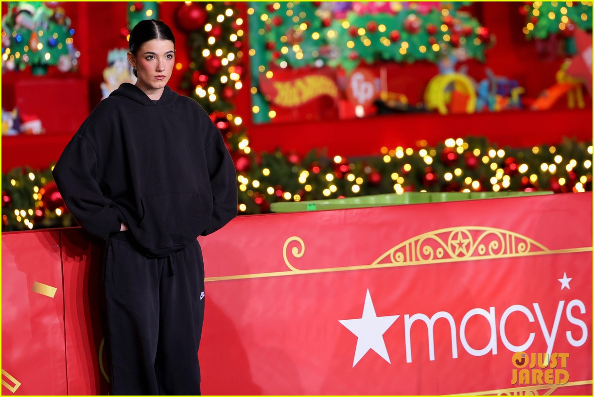 Idina Menzel, Ariana Madix & More Attend Macy's Thanksgiving Day Parade Rehearsals