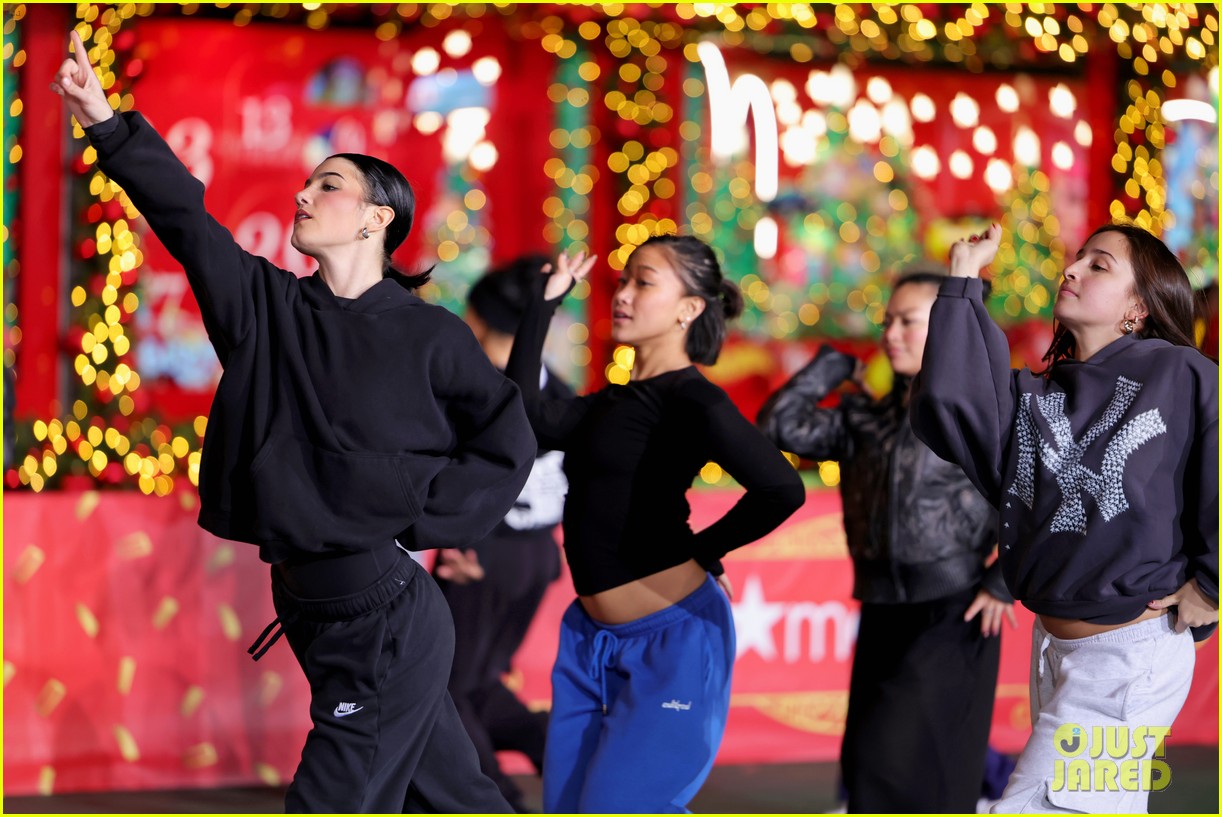 Idina Menzel, Ariana Madix & More Attend Macy's Thanksgiving Day Parade Rehearsals