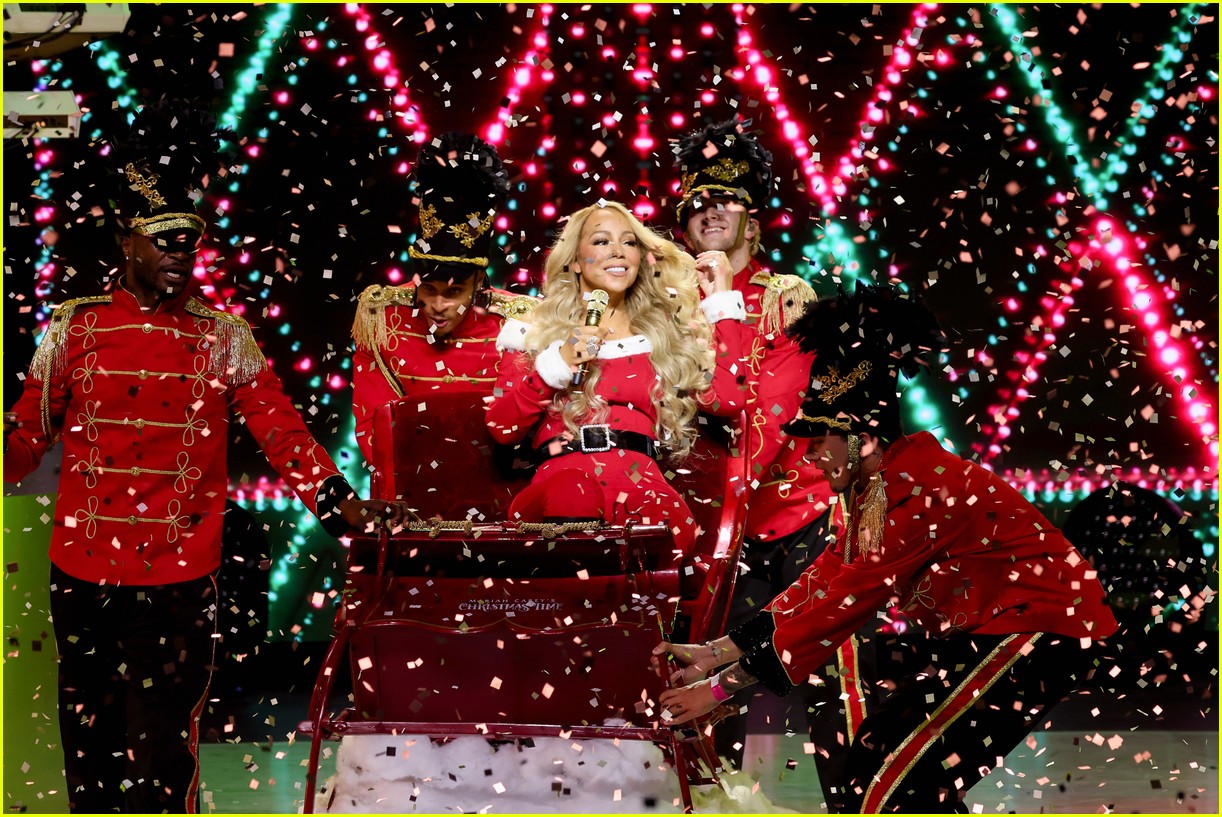 Mariah Carey's 'Christmas Time Tour 2024' Setlist Revealed After Opening Night: See the Photos!