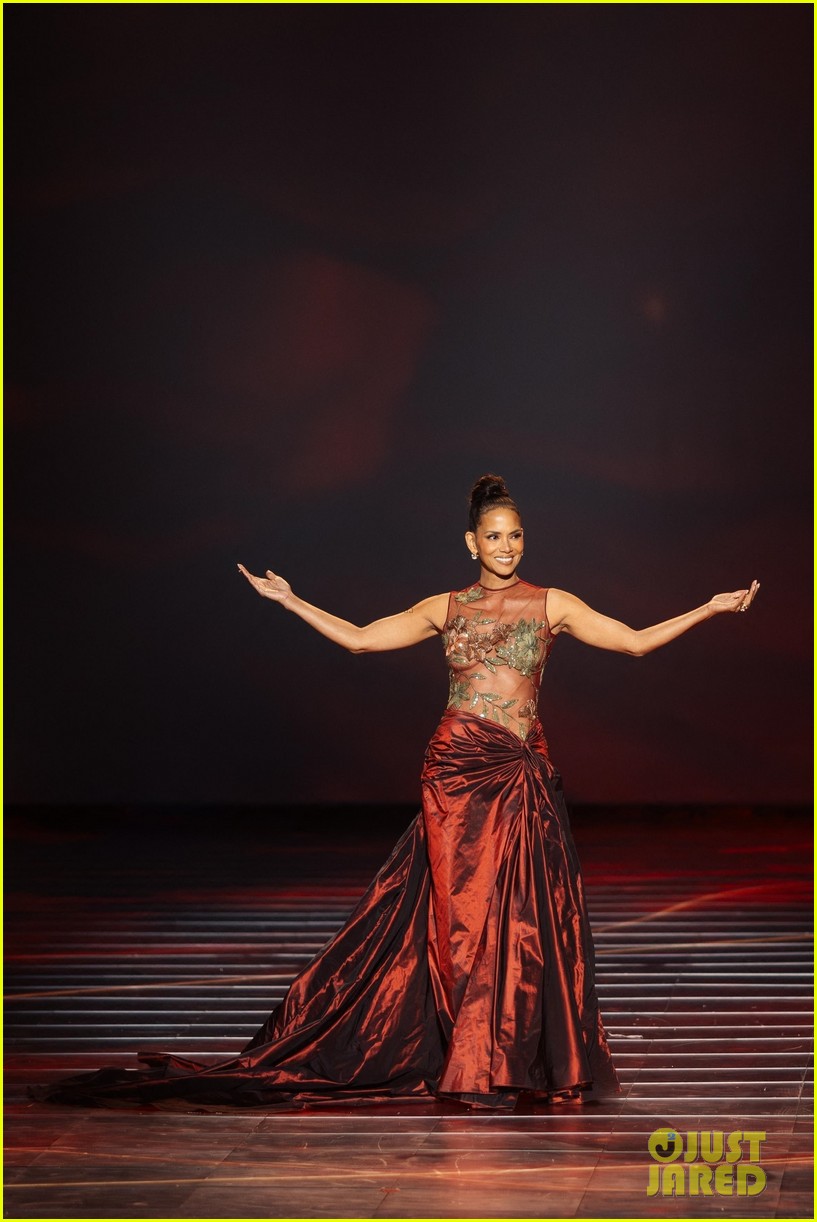 halle berry elie saab red dress Halle Berry Just Rewore Her Iconic 2002 Oscars Dress