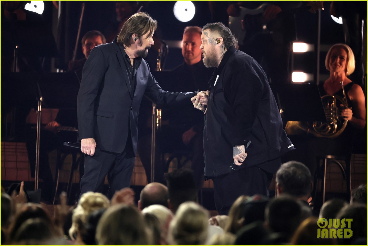 Jelly Roll Shows Off 120-lb Weight Loss While Performing at CMA Awards 2024 - Watch Now!