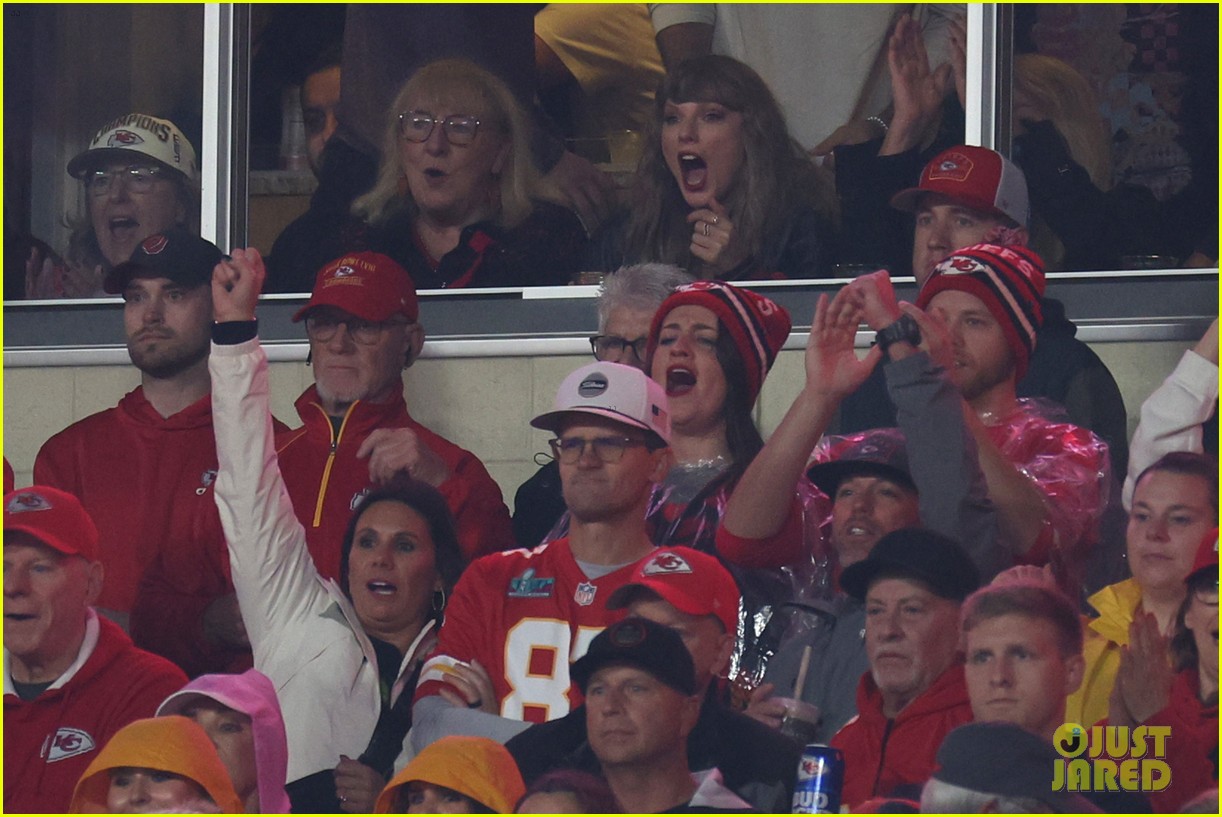 Who's Taylor Swift Sitting With at Chiefs vs. Buccaneers Game? Look Inside Her Suite & See Every Guest Identified!