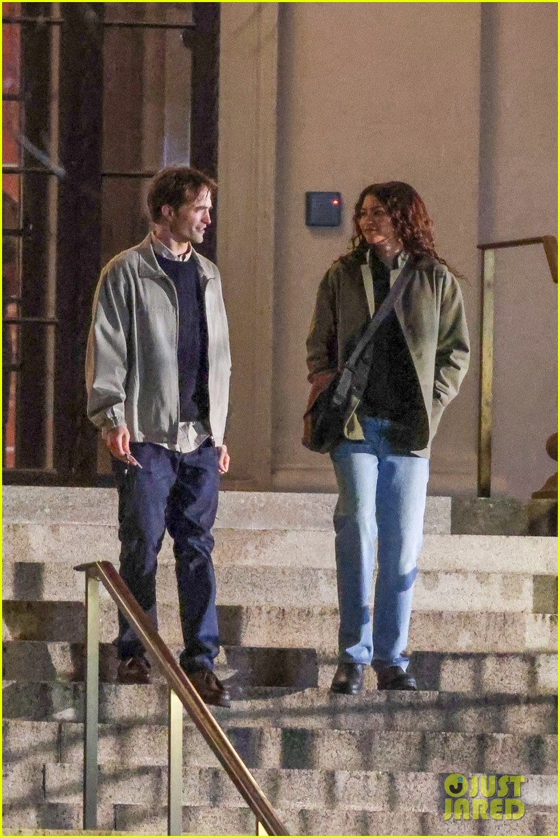 Zendaya & Robert Pattinson Film 'The Drama,' Look So Happy During Art Gallery Scene 
